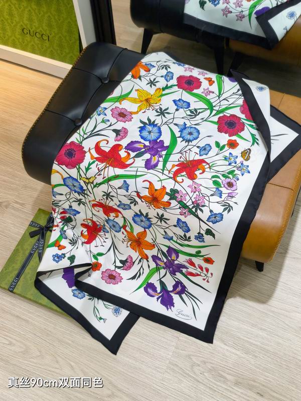 Gucci silk Scarf 90X90cm E092715